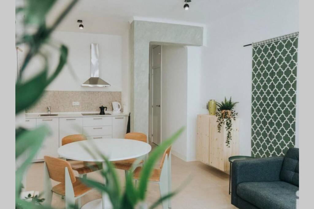 Ar@Ngo House Center Apartment Malaga Bagian luar foto
